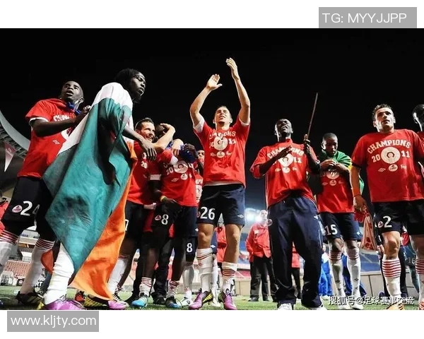 模仿足球球星经典合照的创意与挑战探讨