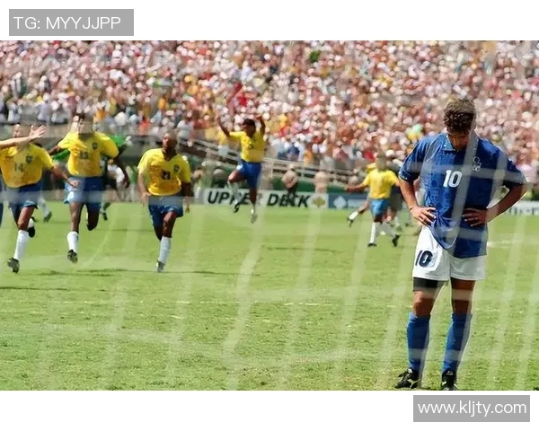 从足球巨星眼神中读懂赛场激情与坚毅力量的深度瞬间 从足球巨星眼神中读懂赛场激情与坚毅力量的深度瞬间