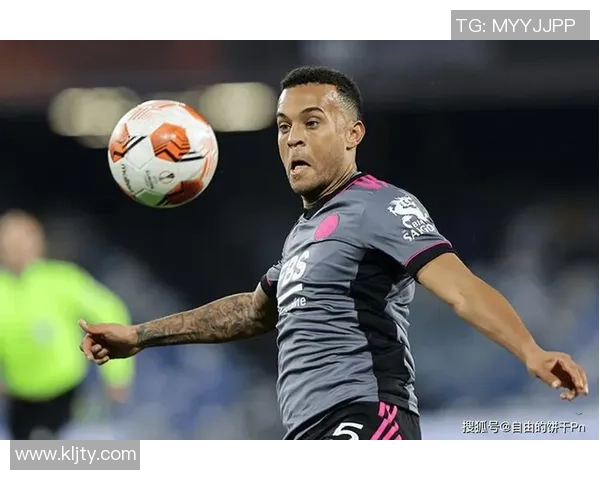 足球球星现实系列深度揭秘他们场上场下的真实人生故事 足球球星现实系列深度揭秘他们场上场下的真实人生故事